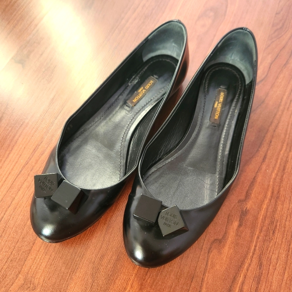 Louis Vuitton Black Ballet Flats